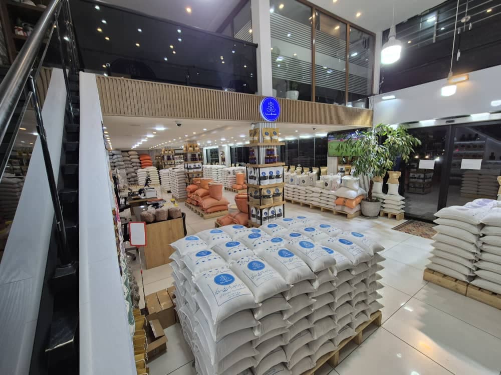 فروشگاه برنج و چای شریف نیا در لاهیجان