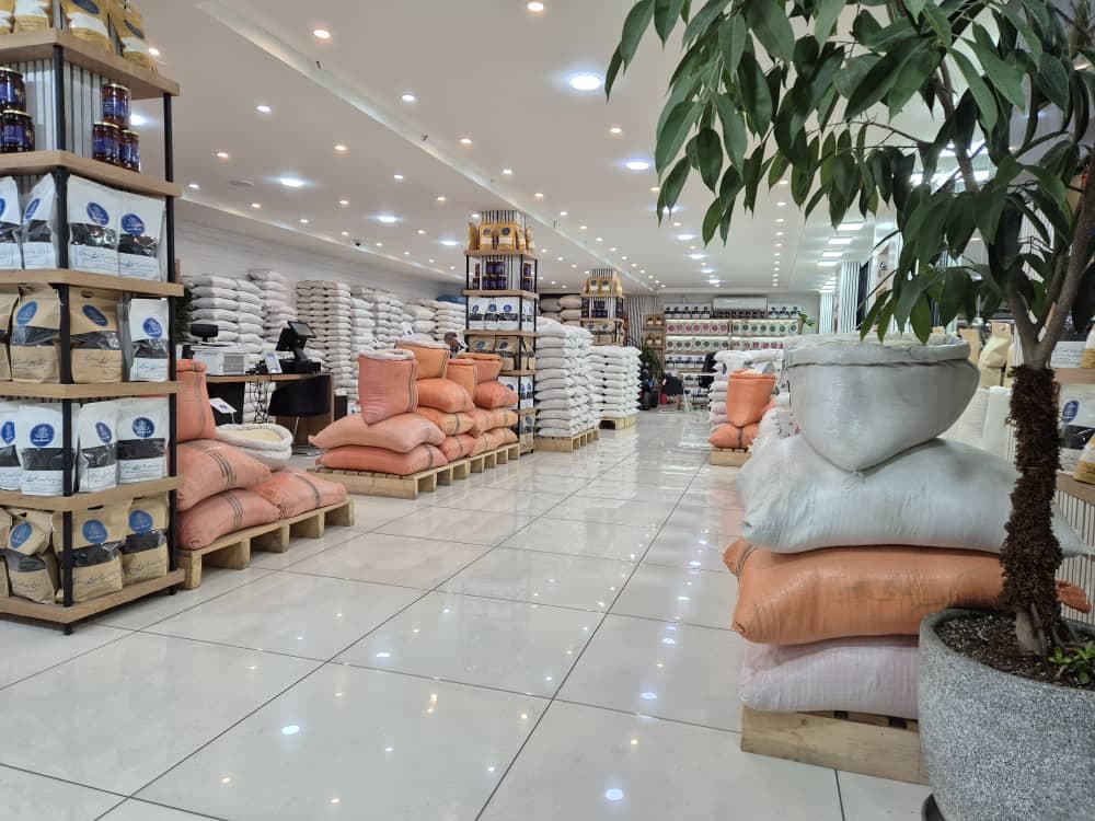 فروشگاه برنج و چای شریف نیا در لاهیجان