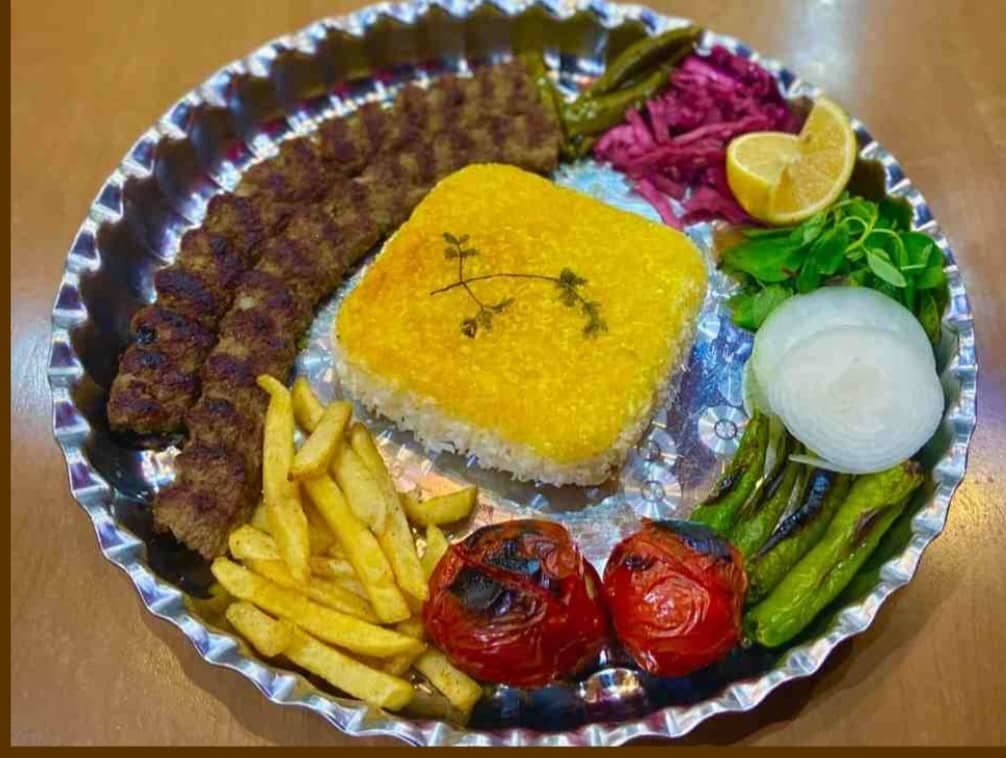 کافه رستوران آدینه در طرقبه