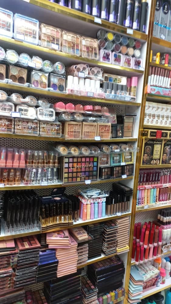 فروش عمده و جزئی لوازم آرایشی و بهداشتی مسیب پور در رشت