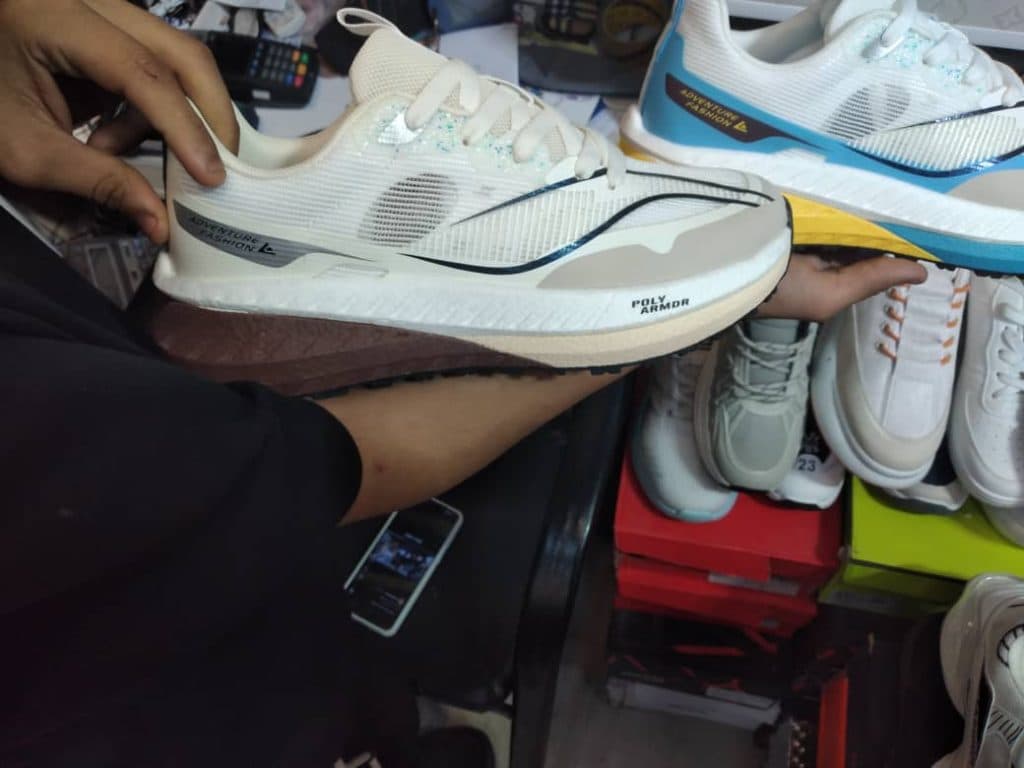 فروشگاه کیف و کفش احسان درگهان