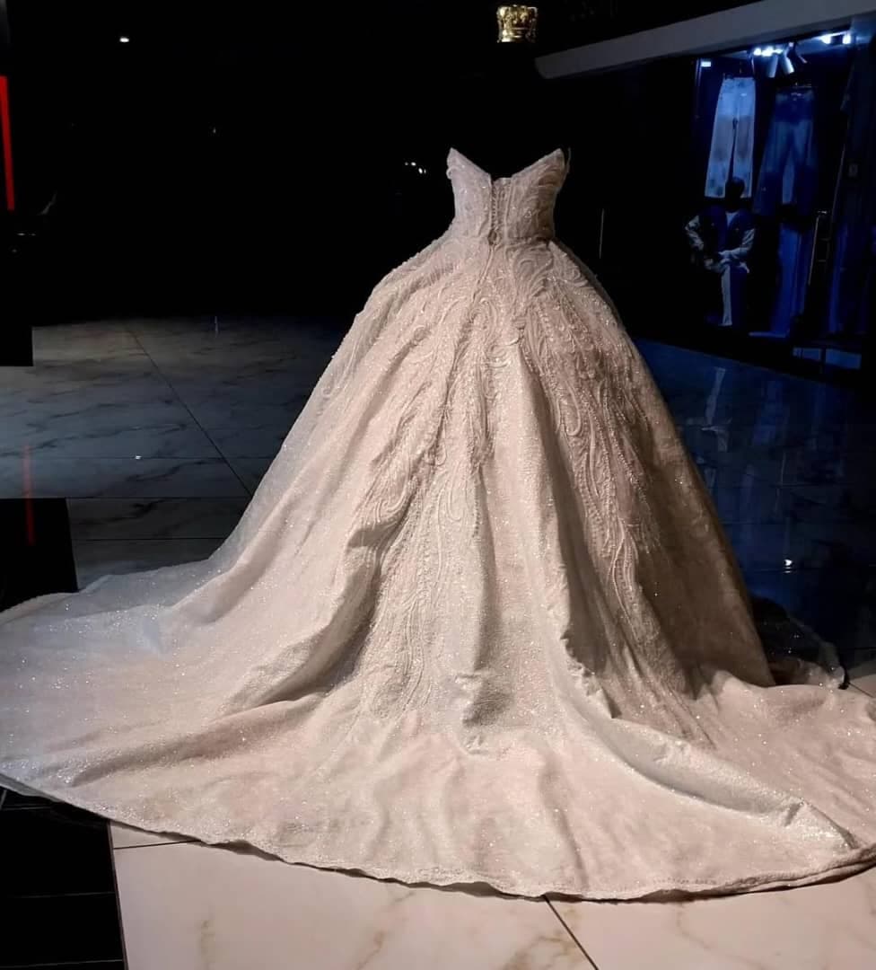 مزون لباس عقد و عروس فلورا در خوی