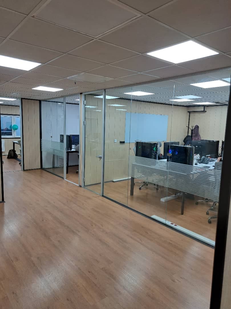 اجرای تخصصی پارتیشن شیشه ای اداری دهدار در تهران