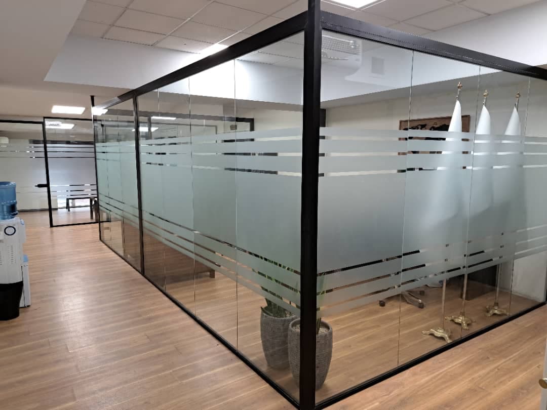 اجرای تخصصی پارتیشن شیشه ای اداری دهدار در تهران