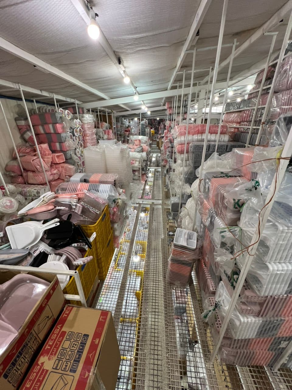 فروشگاه لوازم آشپزخانه و پلاسکو ابوطالبیان در همدان