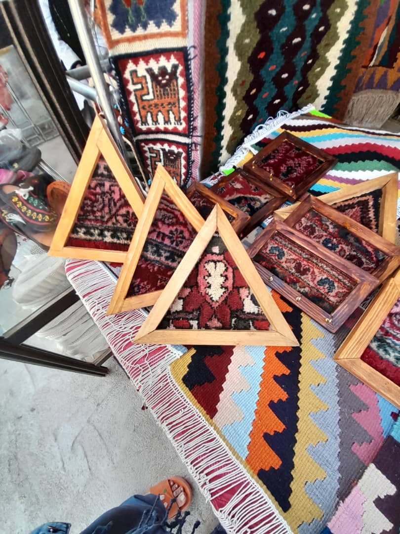 کارگاه تولید صنایع دستی و گلیم نگاره در شهرستان صحنه