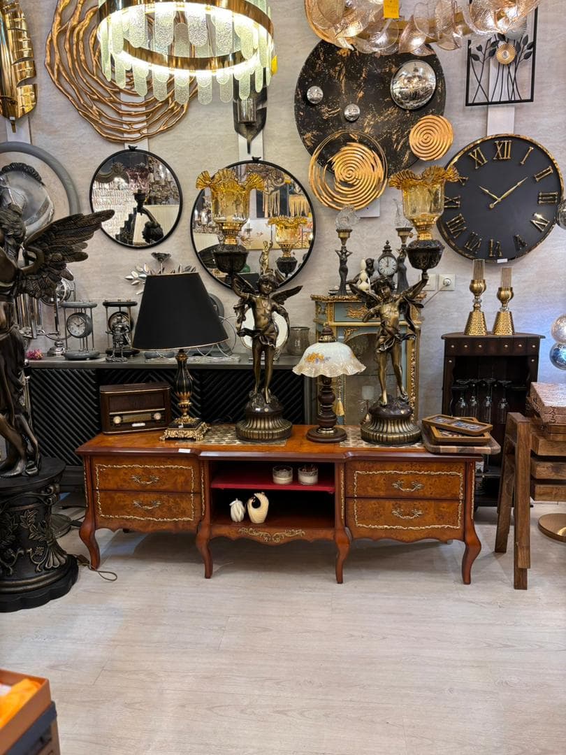 فروشگاه لوازم لوکس دکوری و تزئینی دکورال آنتیک در اصفهان