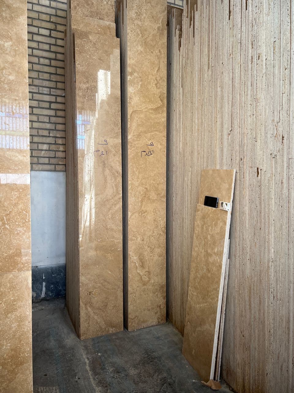 تولید و فروش سنگ تراورتن به مدیریت امیر غریب شاهی در دهشیر یزد