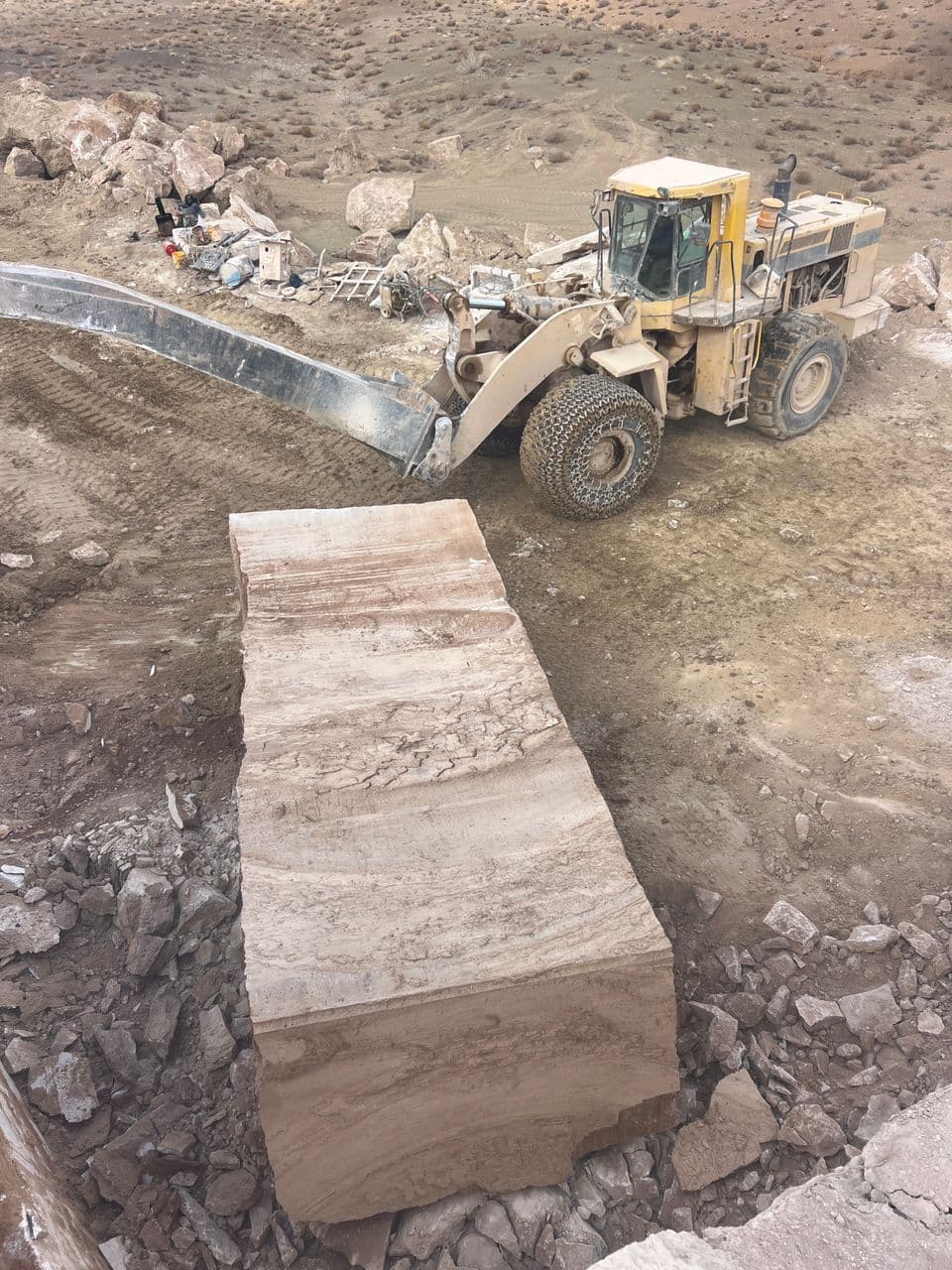 تولید و فروش سنگ تراورتن به مدیریت امیر غریب شاهی در دهشیر یزد