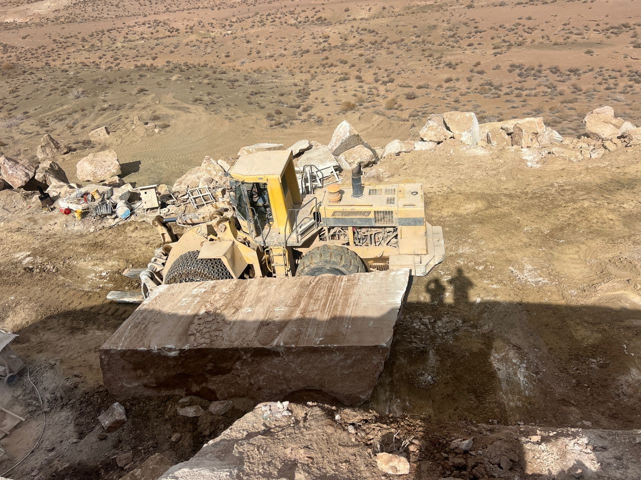 تولید و فروش سنگ تراورتن به مدیریت امیر غریب شاهی در دهشیر یزد