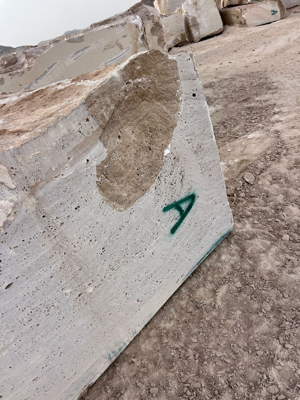 تولید و فروش سنگ تراورتن به مدیریت امیر غریب شاهی در دهشیر یزد