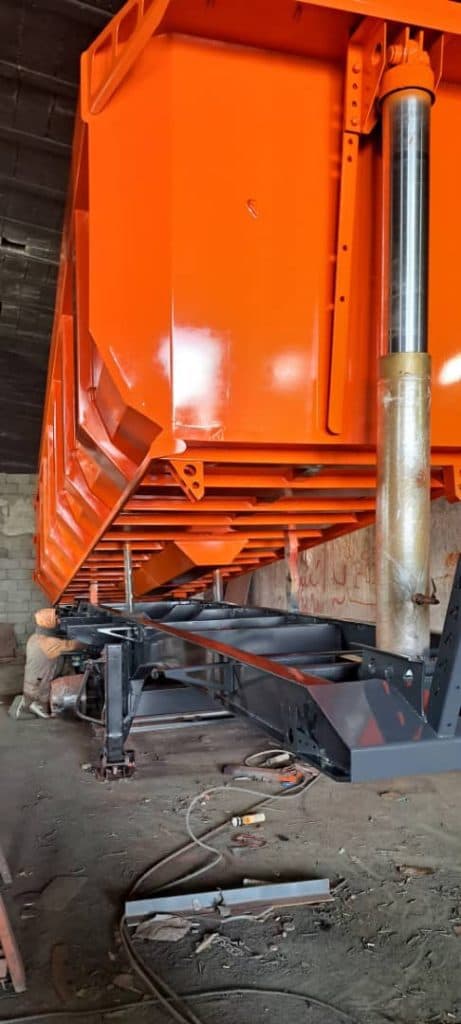 تریلی سازی و کمپرسی سازی توکیو صنعت در همدان