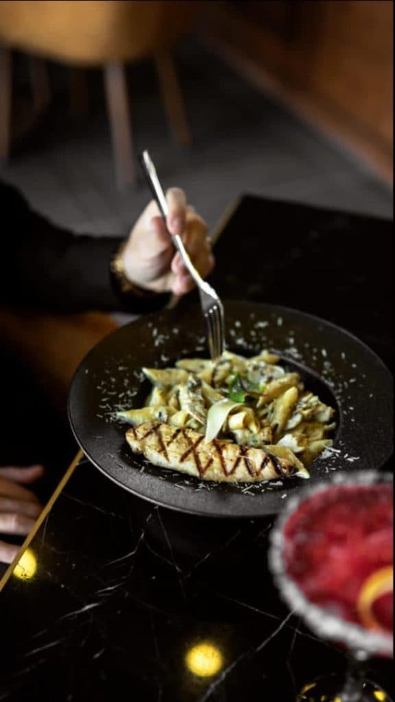 کافه رستوران شهر در مهرشهر کرج