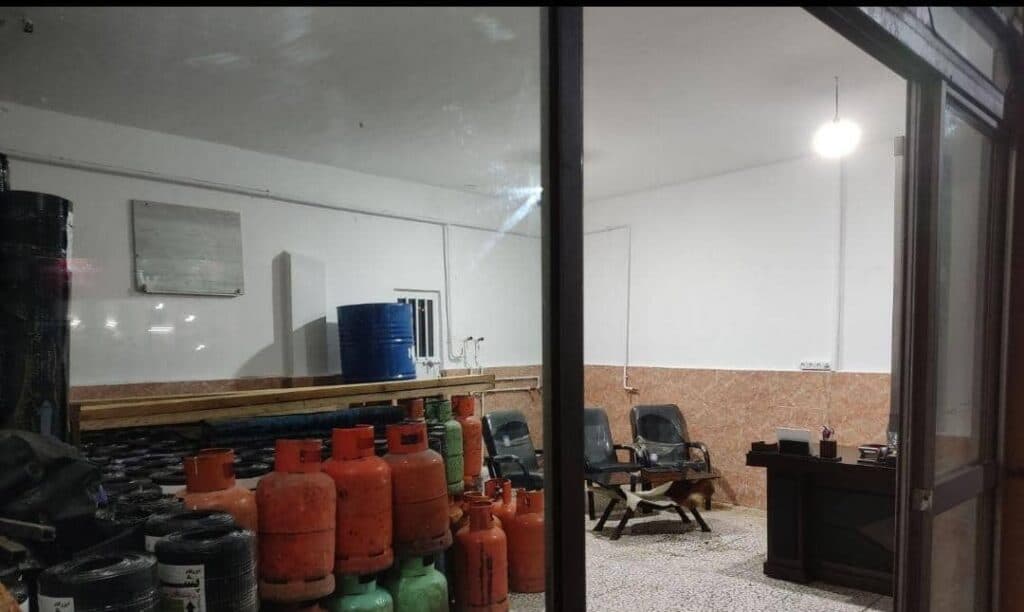 ایزوگام و داربست گروه پیمانکاری ماندگار در رشت