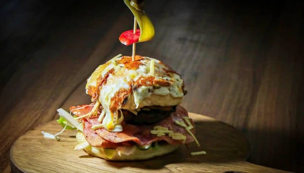 فست فود کاریزما در مشهد