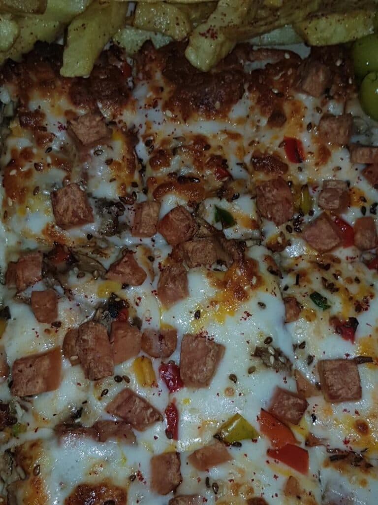 کافه فست فود شب چره آپاتیه در آباده