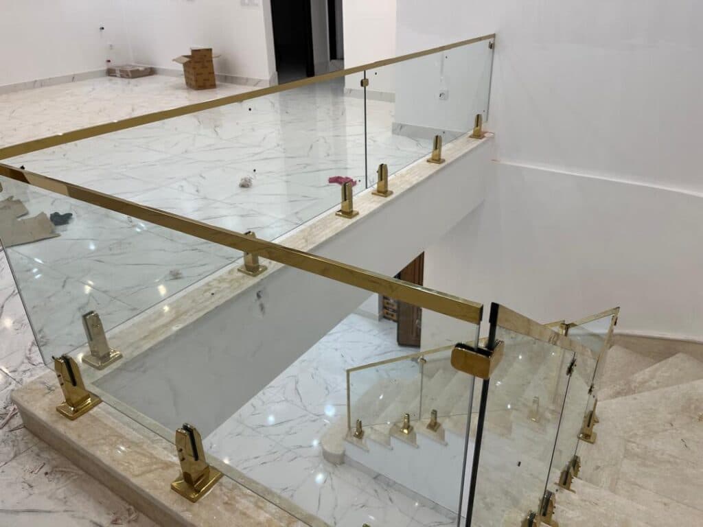 اجرای تخصصی نرده شیشه ای آصف در تبریز