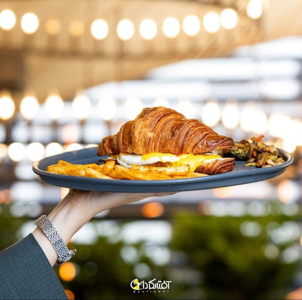 کافه رستوران آفتاب گردان در مشهد