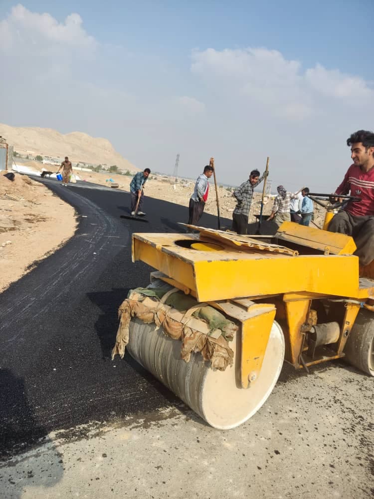 لکه گیری آسفالت و ایزوگام احدکیش در شهرضا