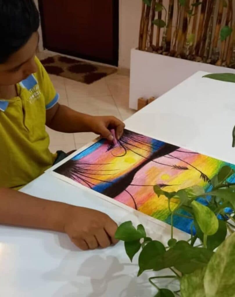 مدرس آموزش و طراحی و نقاشی سیاه قلم و دکوراتیو پتینه محمودی در شیراز