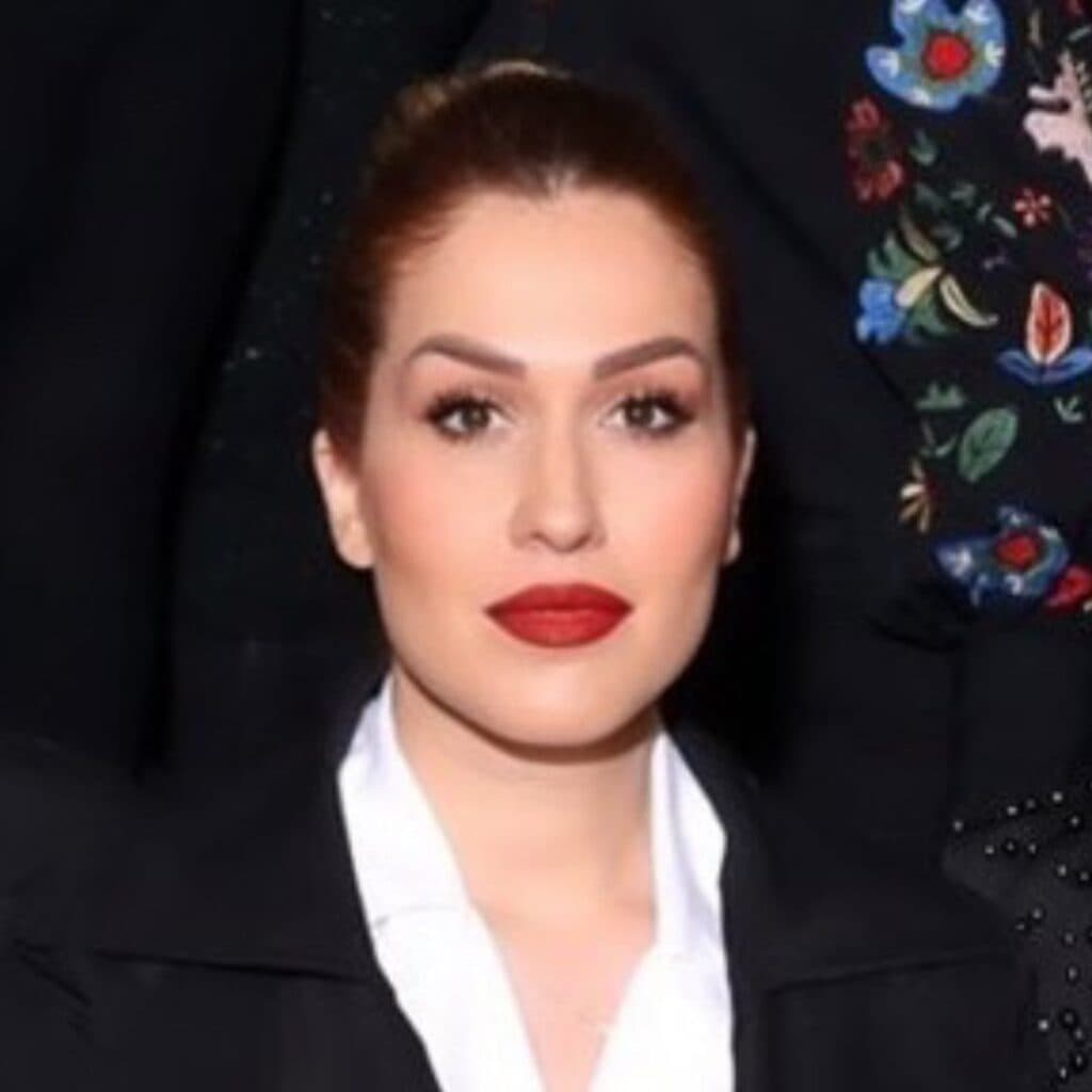 آموزش و خدمات تخصصی میکاپ عروس vip هدیه بهاری در اصفهان