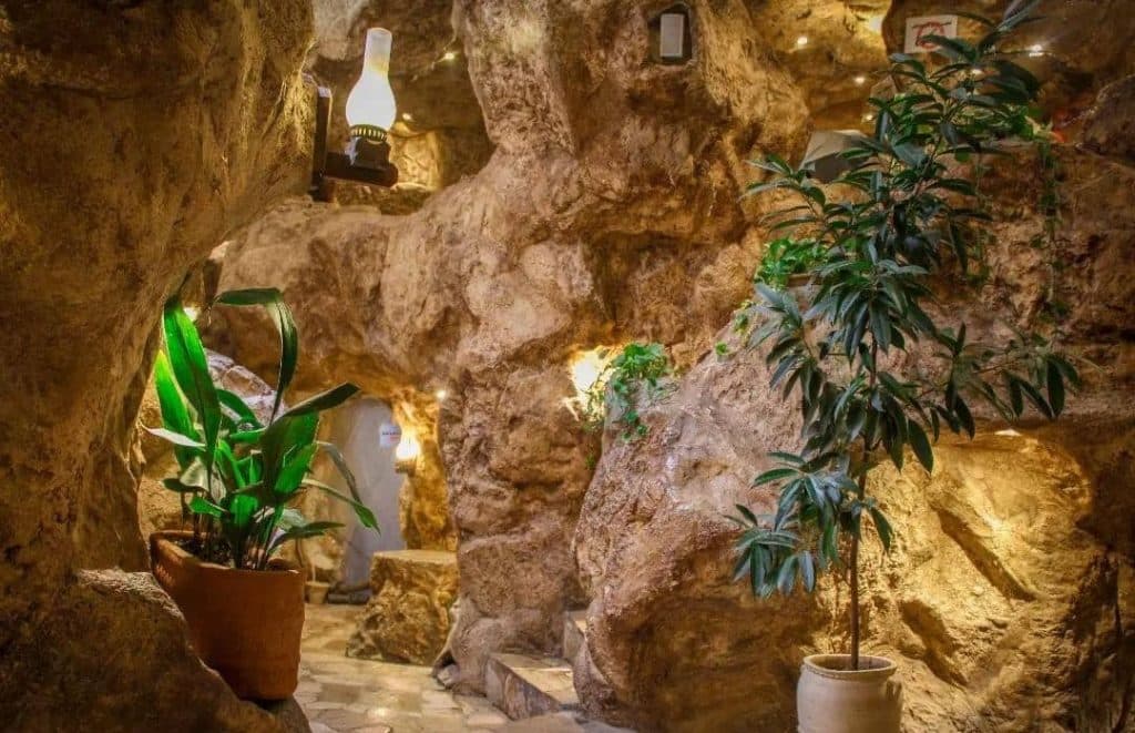 کافه رستوران قنات در مشهد