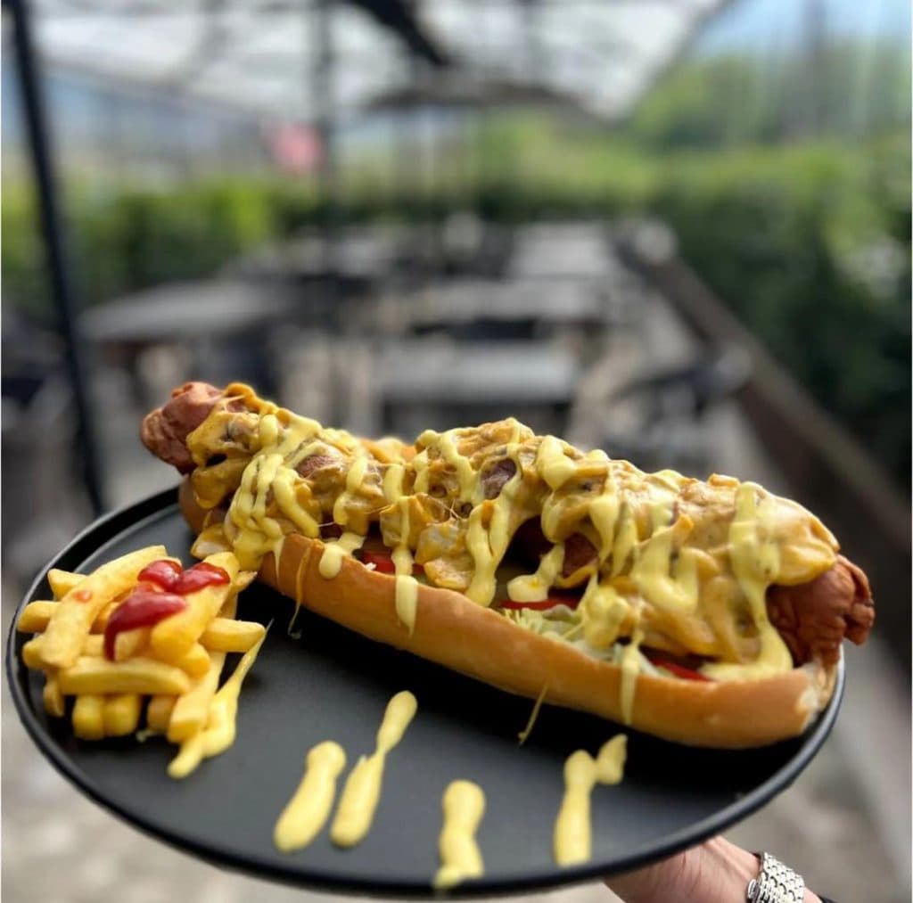 فست فود لاکی برگر در زاگرس شیراز