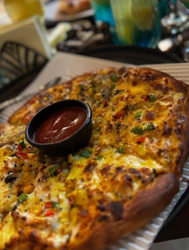 مجموعه غذایی مستر غذا در شریف آباد شیراز