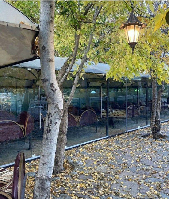 سفره خانه سنتی عطر سیب در همدان