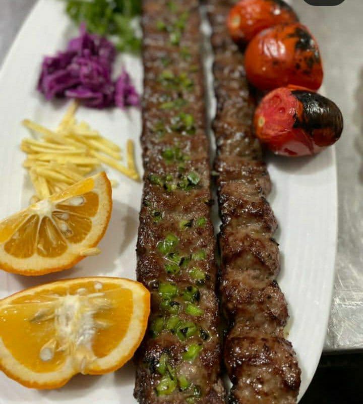 سفره خانه سنتی عطر سیب در همدان