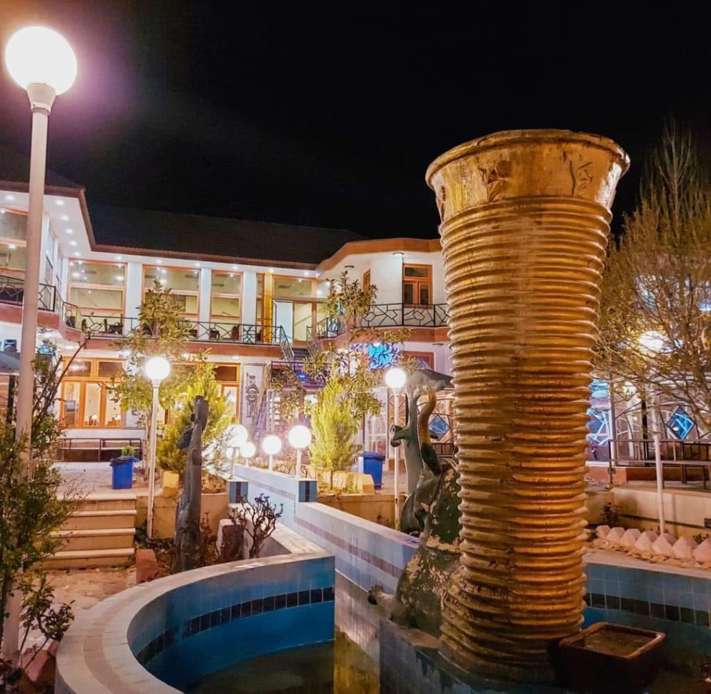 باغ رستوران تکوک در شیراز