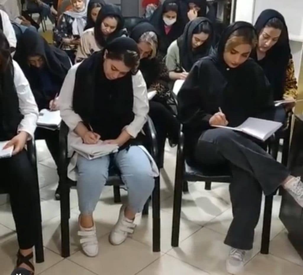 آموزشگاه مراقبت زیبایی شوکت در ماهدشت کرج