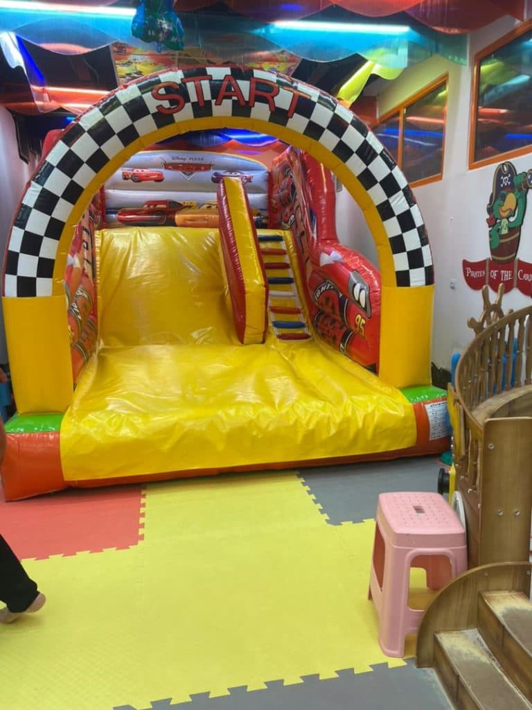 شهربازی هورا پارک در شهر صدرا