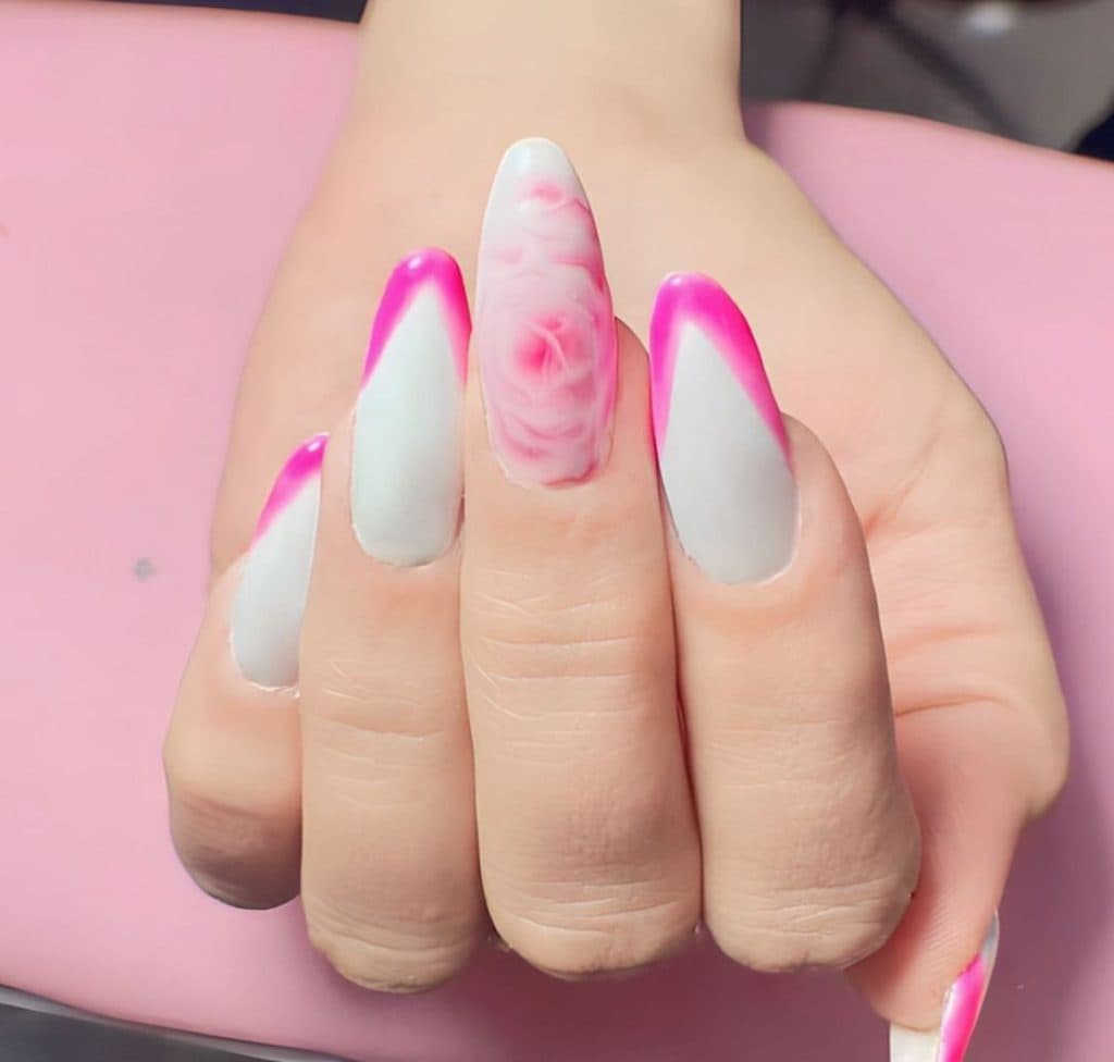 سالن تخصصی کاشت ناخن ژنا در فردوسی سیرجان