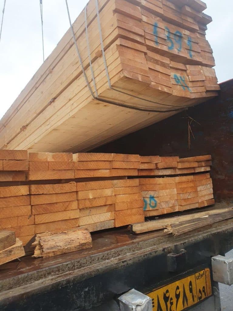 واردات مستقیم تخته نراد روسی یولکا و ساسنا بازرگانی چوب قاسمی پور در بندر انزلی