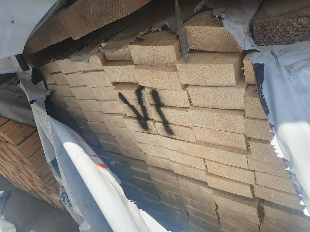 واردات مستقیم تخته نراد روسی یولکا و ساسنا بازرگانی چوب قاسمی پور در بندر انزلی