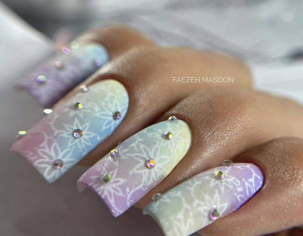 آکادمی تخصصی ناخن فائزه مصون در میدان دانش آموز یزد