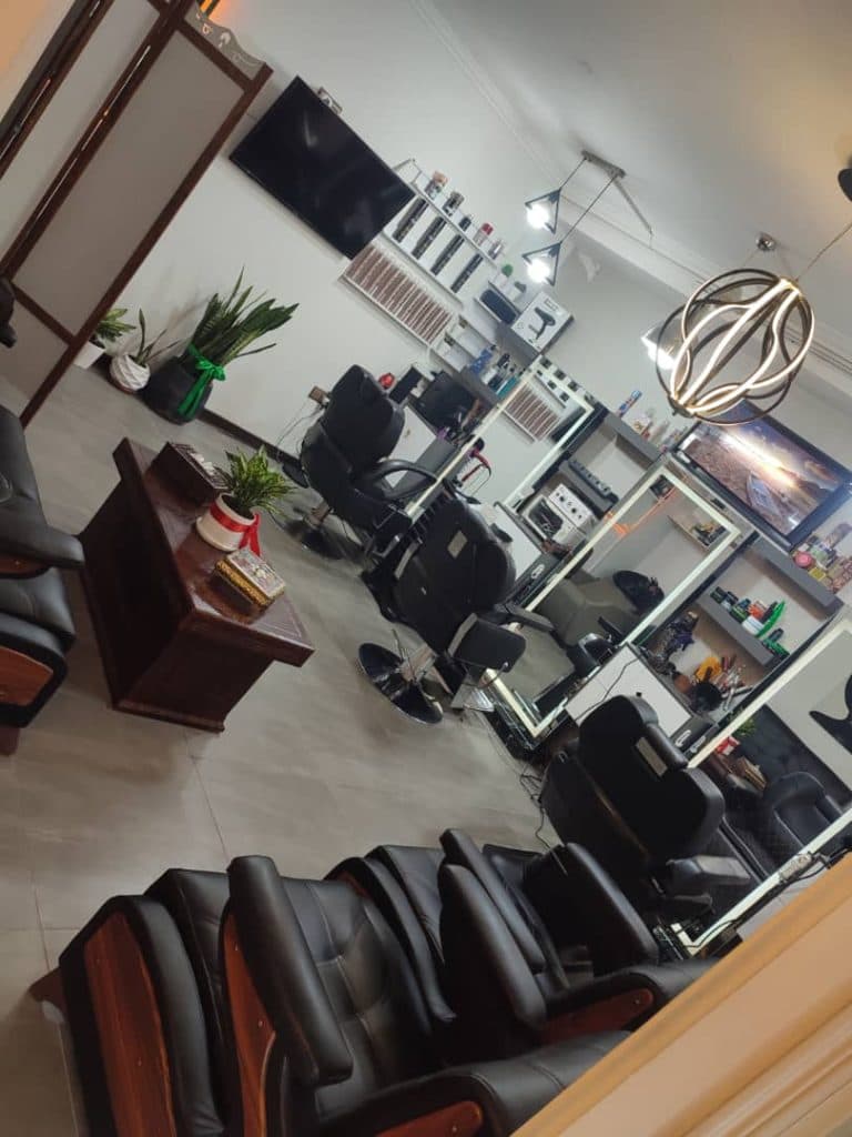 سالن پیرایش یخ مشکی در شهرک بهزاد بابل