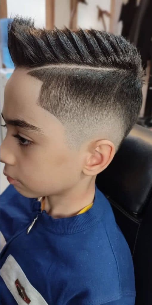 سالن پیرایش یخ مشکی در شهرک بهزاد بابل