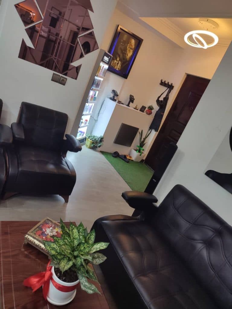 سالن پیرایش یخ مشکی در شهرک بهزاد بابل