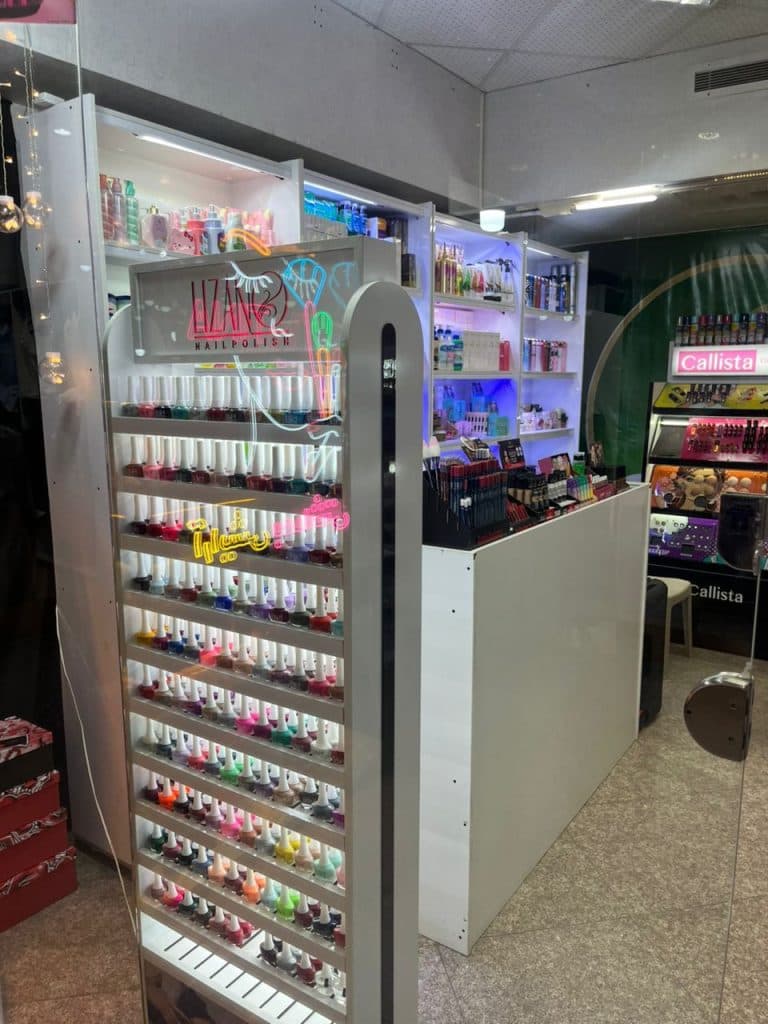 محصولات آرایشی و پوستی تینا در همدان