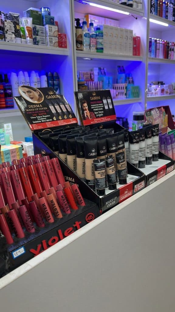 محصولات آرایشی و پوستی تینا در همدان