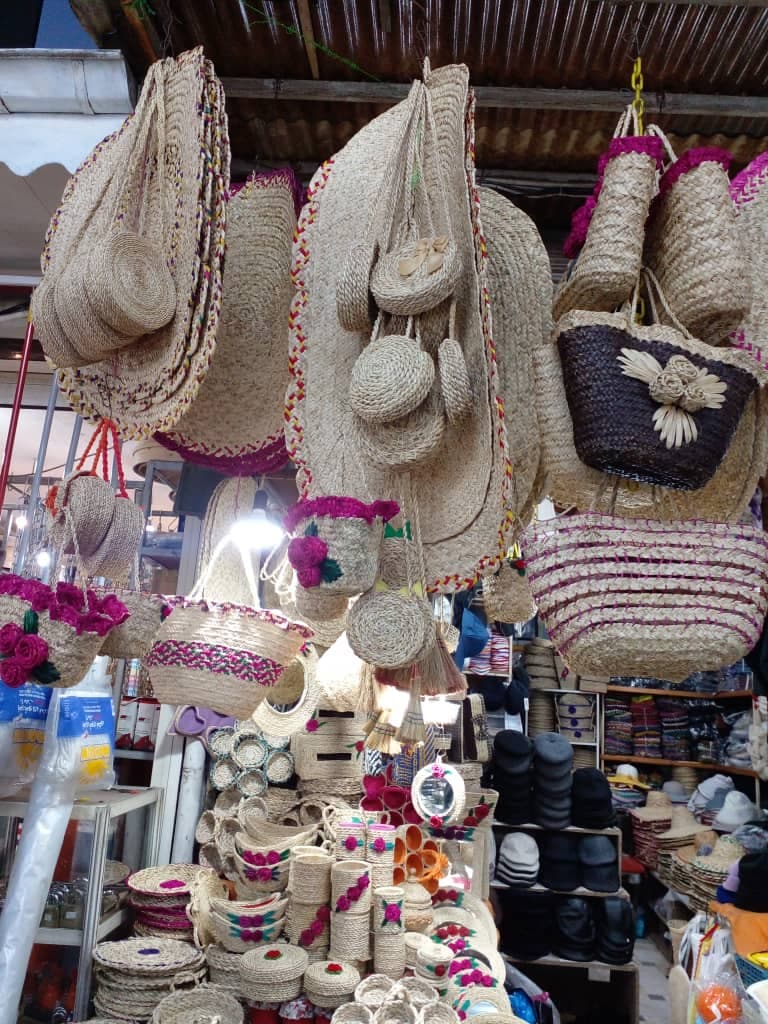 فروشگاه صنایع دستی حصیری شربتی در بازار رشت