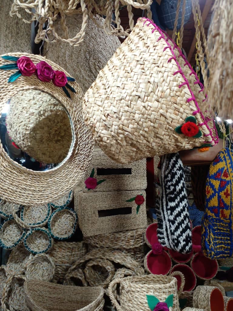 فروشگاه صنایع دستی حصیری شربتی در بازار رشت