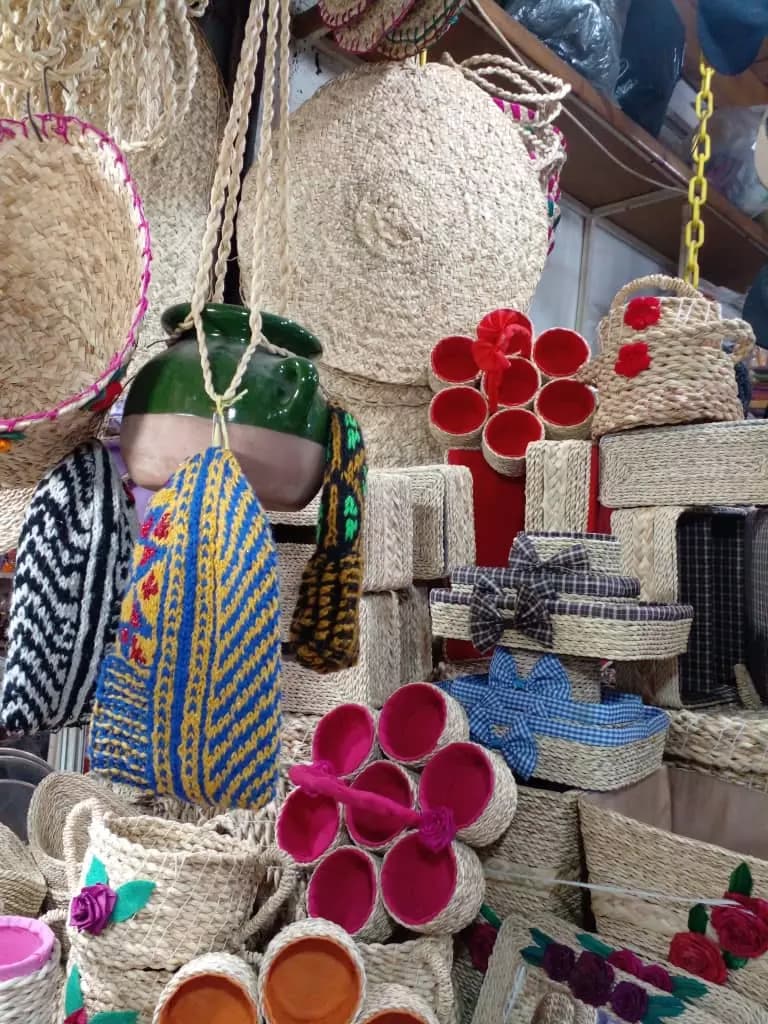 فروشگاه صنایع دستی حصیری شربتی در بازار رشت