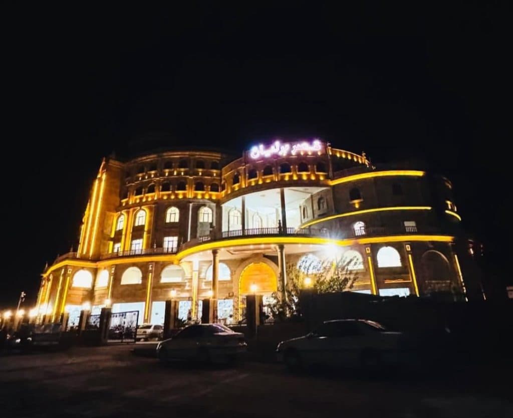 هتل و مجموعه گردشگری قصر برلیان در سمنان
