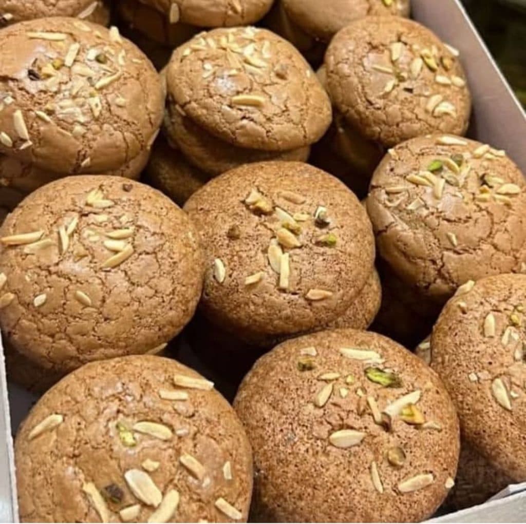 نان و شیرینی سیمیت تواصی 2 در زنبیل آباد قم