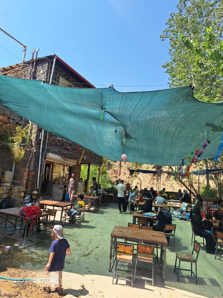 اقامتگاه بومگردی و کمپینگ گردشگری آبشار گل آخور در ورزقان