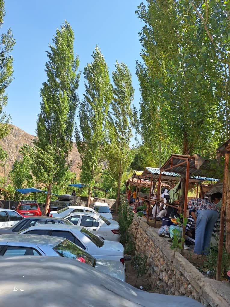 اقامتگاه بومگردی و کمپینگ گردشگری آبشار گل آخور در ورزقان