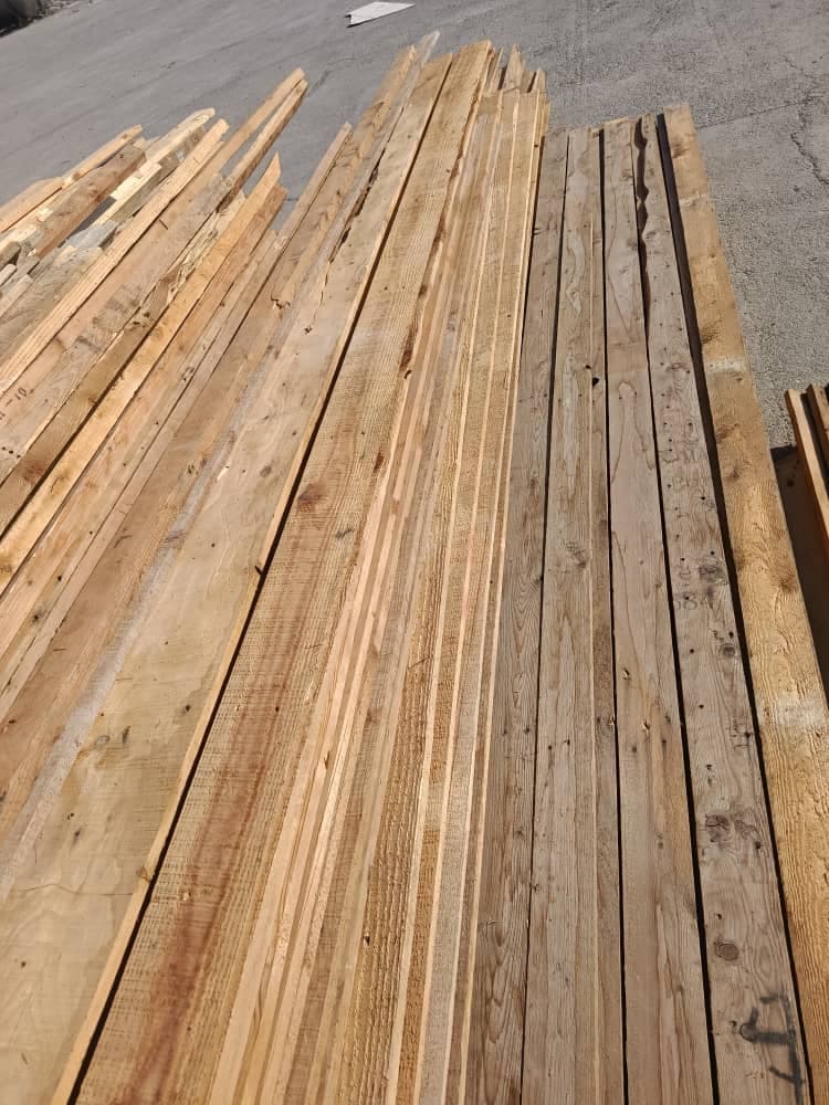 چوب فروشی علی بیابانی در جاده شهریار